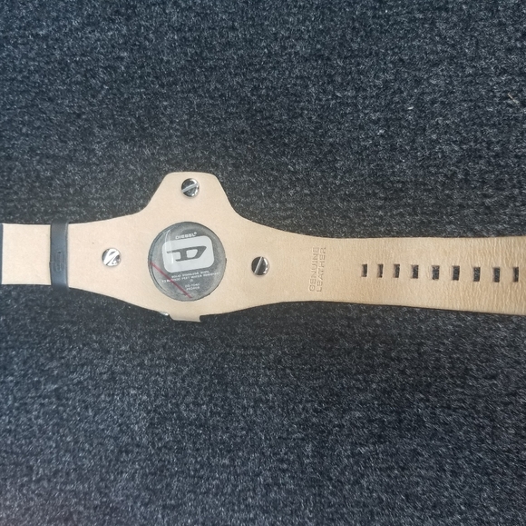 ***SOLD*** DIESEL Watch DZ-7040 [Like new; needs new battery] - Picture 11 of 13